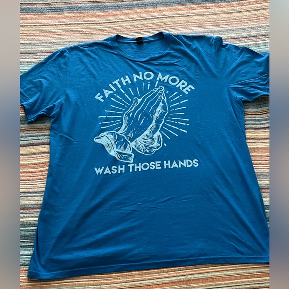 HOST PICK 6/28 🎉:  Rare Faith No More Crew Shirt 2020 - Picture 9 of 12